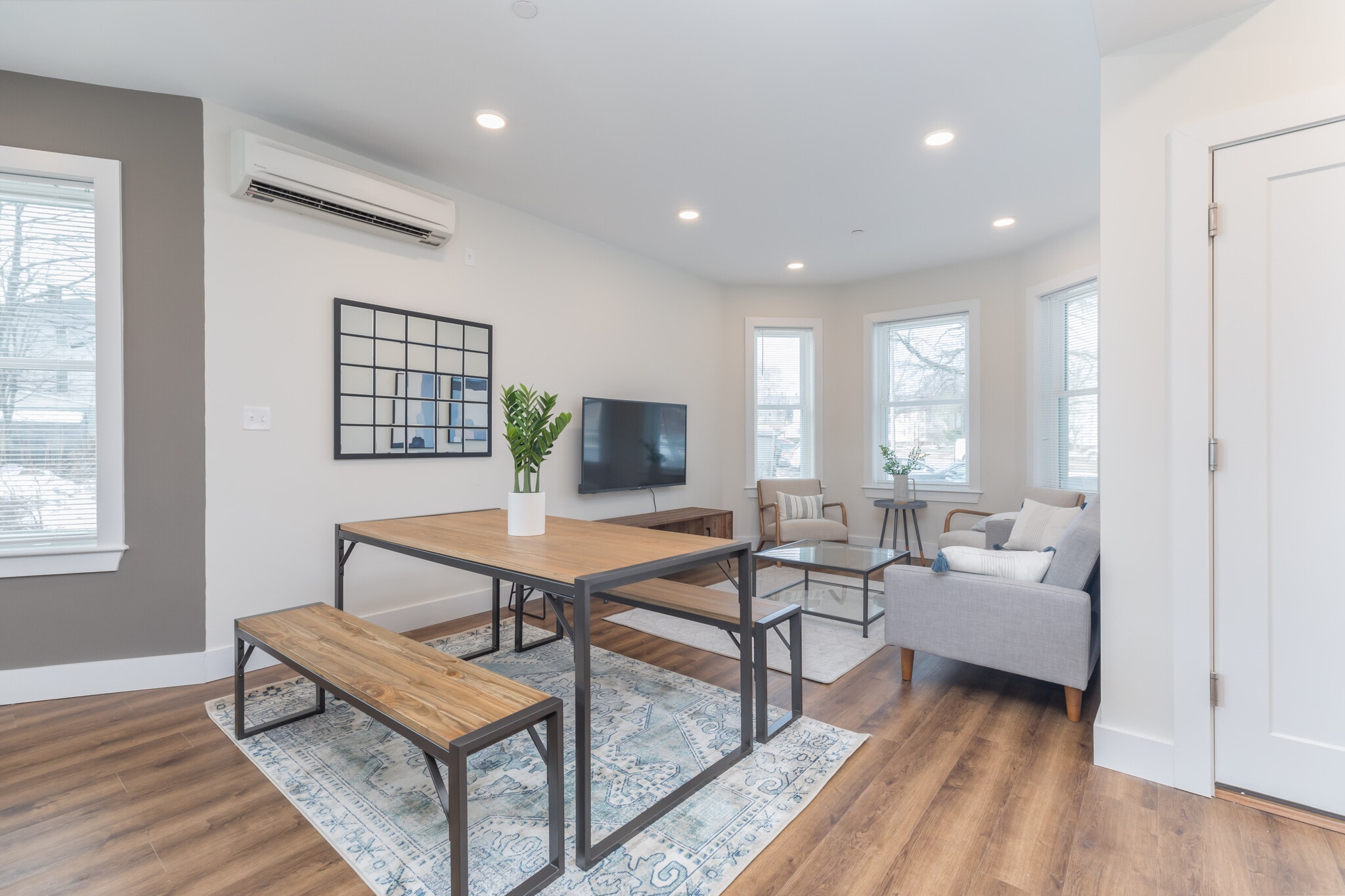 Building Photo - 843 Columbia Rd