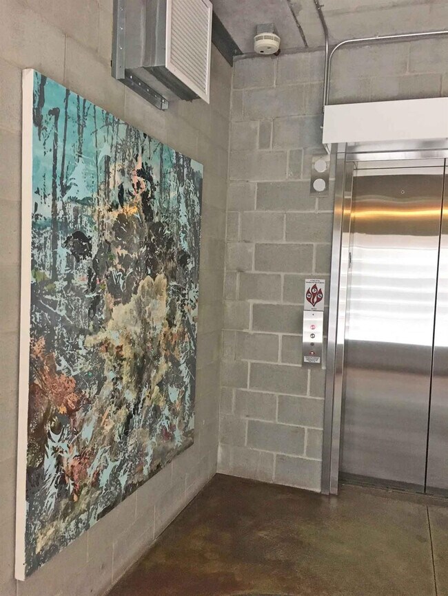 Building Photo - 322 E Liberty St