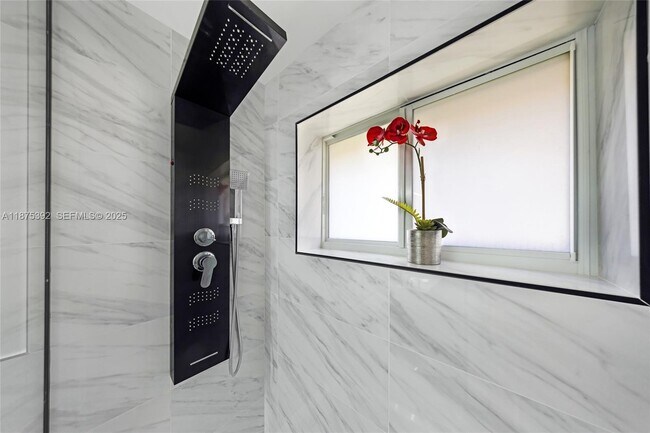 Building Photo - 5740 NE 19th Ave