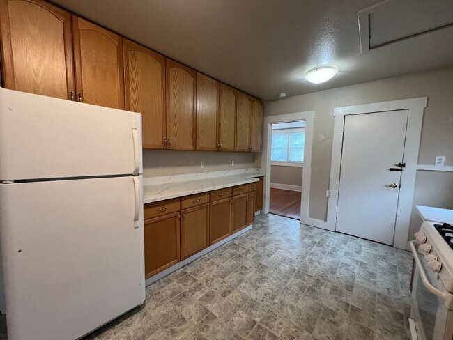 Building Photo - Come check out this Lovely home located in...
