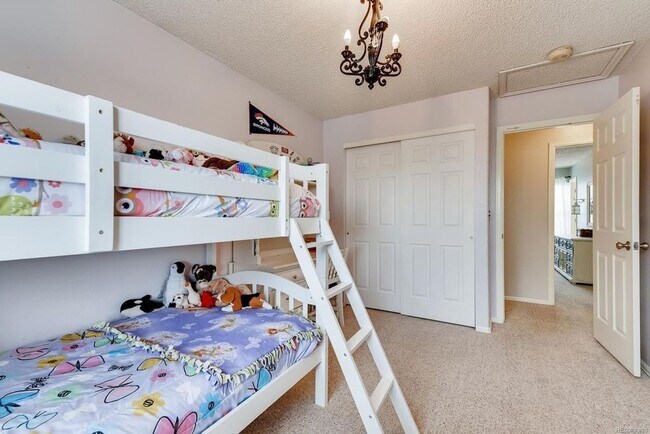 Building Photo - GREAT LOCATION! New LVP and Carpet - WON'T LAST LONG!