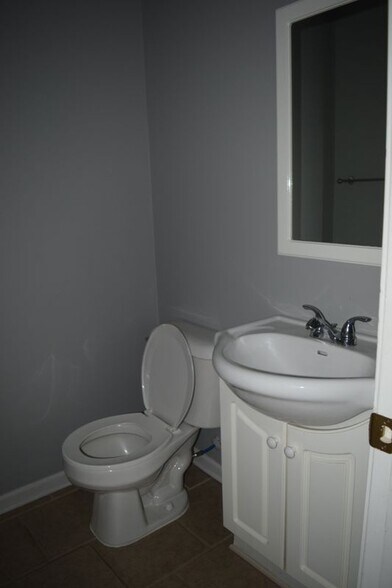 Building Photo - 8549 Hawthorn Hill