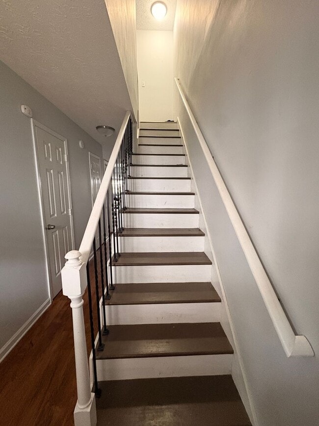 Building Photo - JAMESTOWN #30 | 2B/2.5B PRELEASING