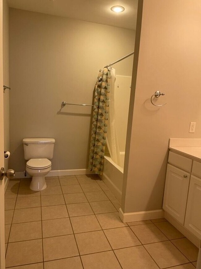 Building Photo - 2801 Bloomfield Ln