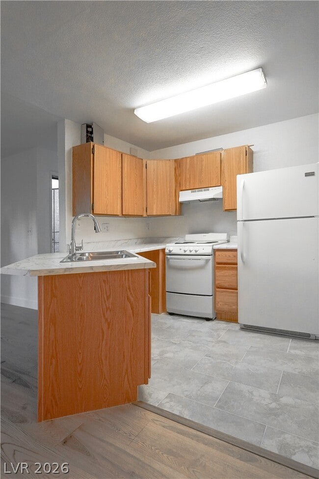 Building Photo - 510 Elm Dr