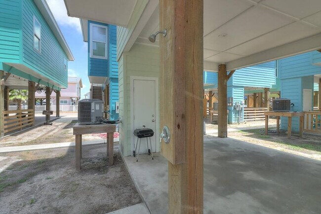 Building Photo - 1924 Eleventh Street-SI ID1023215P