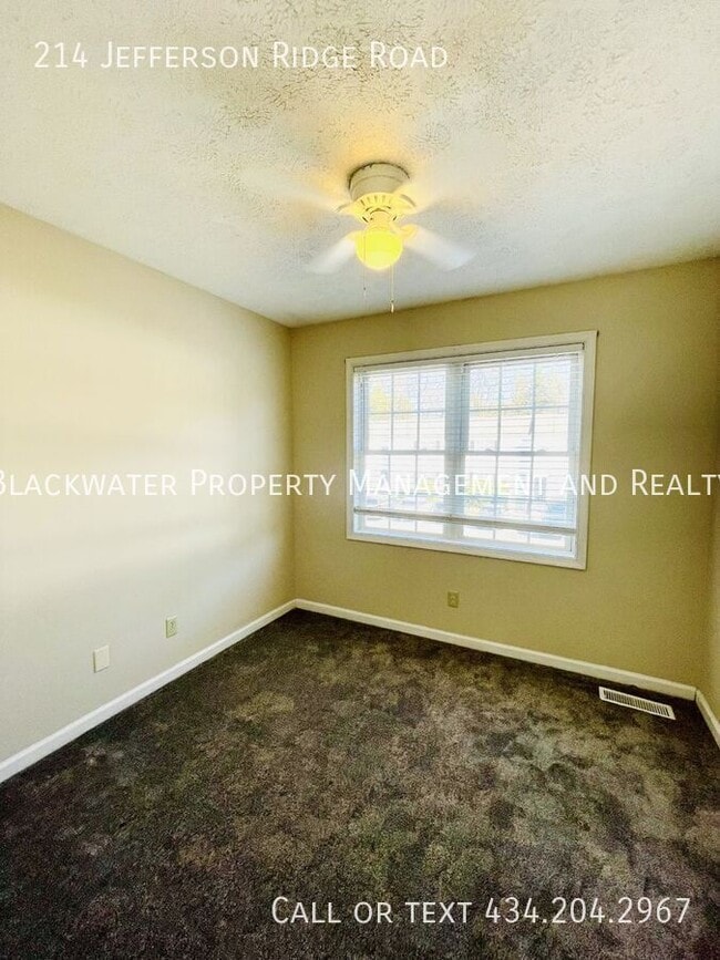 Building Photo - 214 Jefferson Ridge Rd