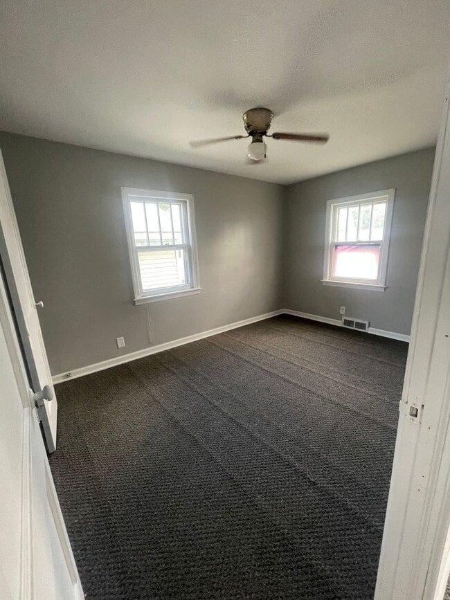 Building Photo - 2 Bedroom House for Rent