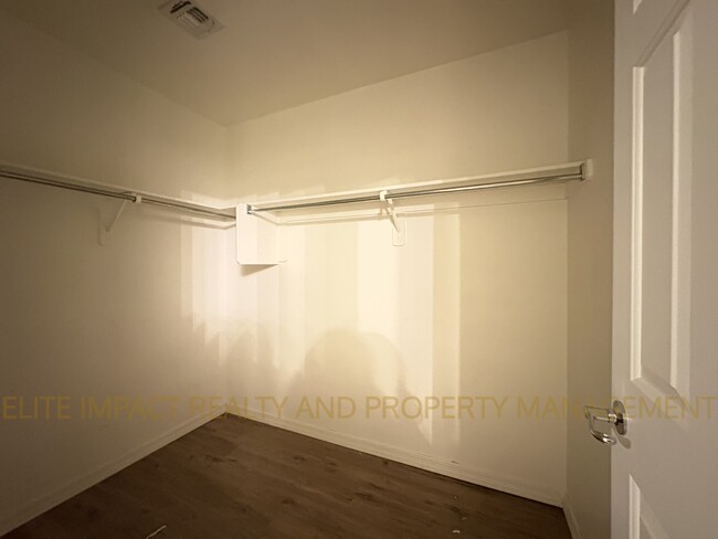 Building Photo - 1133 S Pantano Overlook Dr