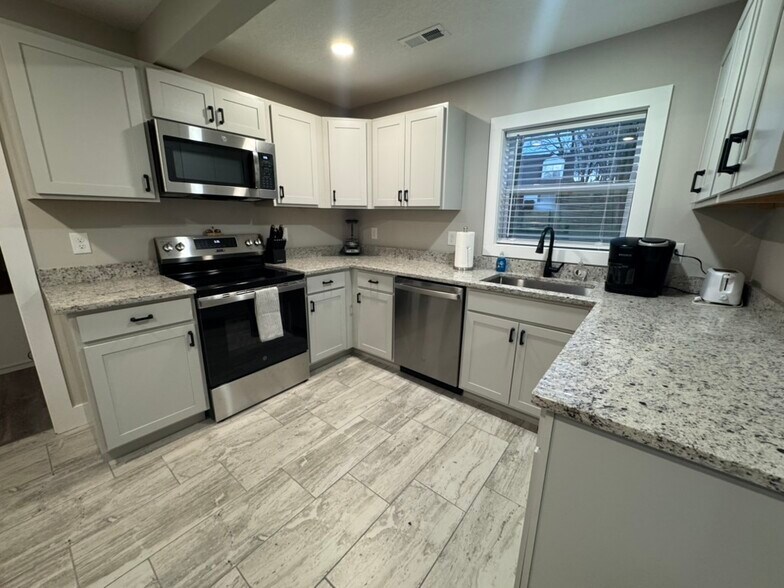 Building Photo - 4610 Meadow Ct