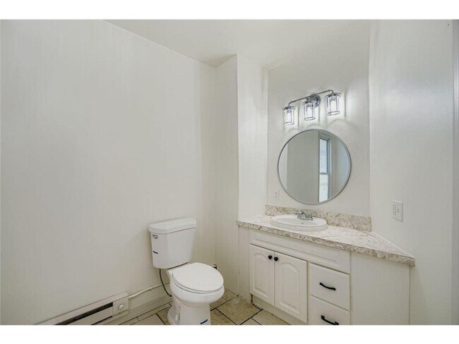 Building Photo - 610 Fairview Ave N