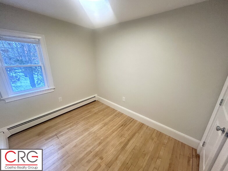 Building Photo - 190 3rd St