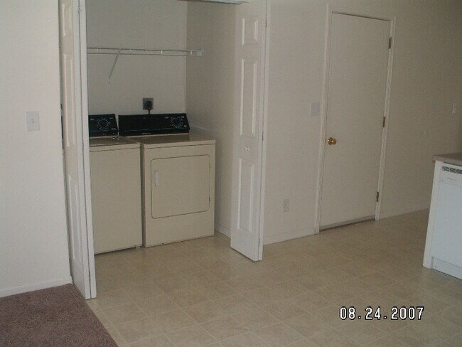 Building Photo - 2270 Shamrock Ln