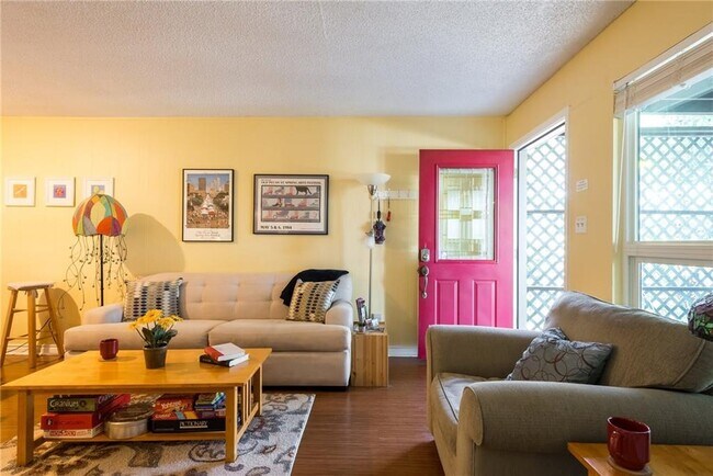 Building Photo - 2204 Trailside Dr