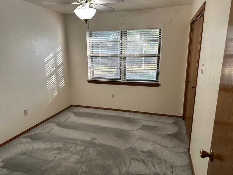 Building Photo - 13520 NW Cache Rd