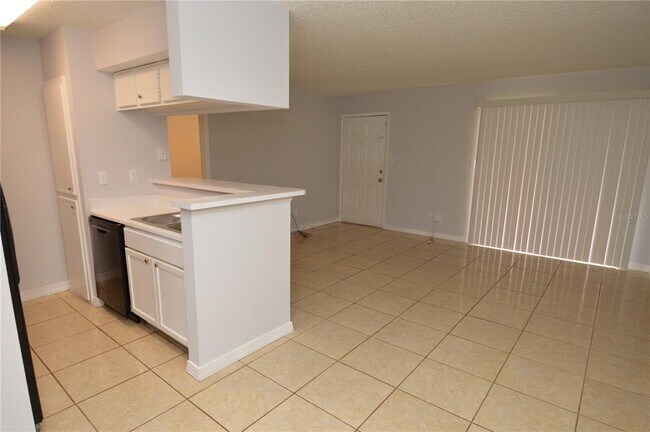 Building Photo - 8643 Mallard Reserve Dr