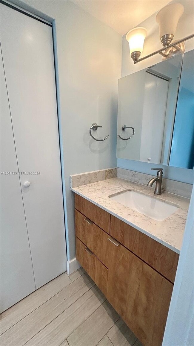 Building Photo - 2899 Collins Ave