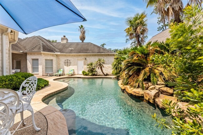 Building Photo - 10 Acorn Cluster Ct