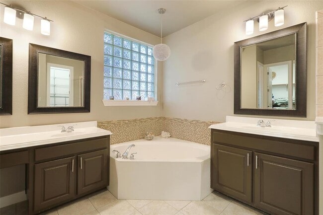 Building Photo - 11213 Cusseta Ln