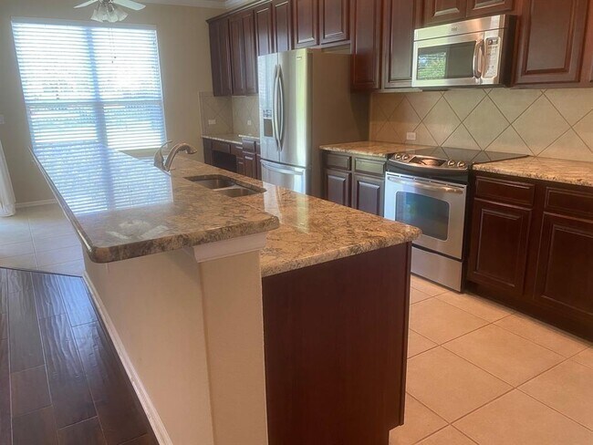 Building Photo - 721 Independence Creek Ln