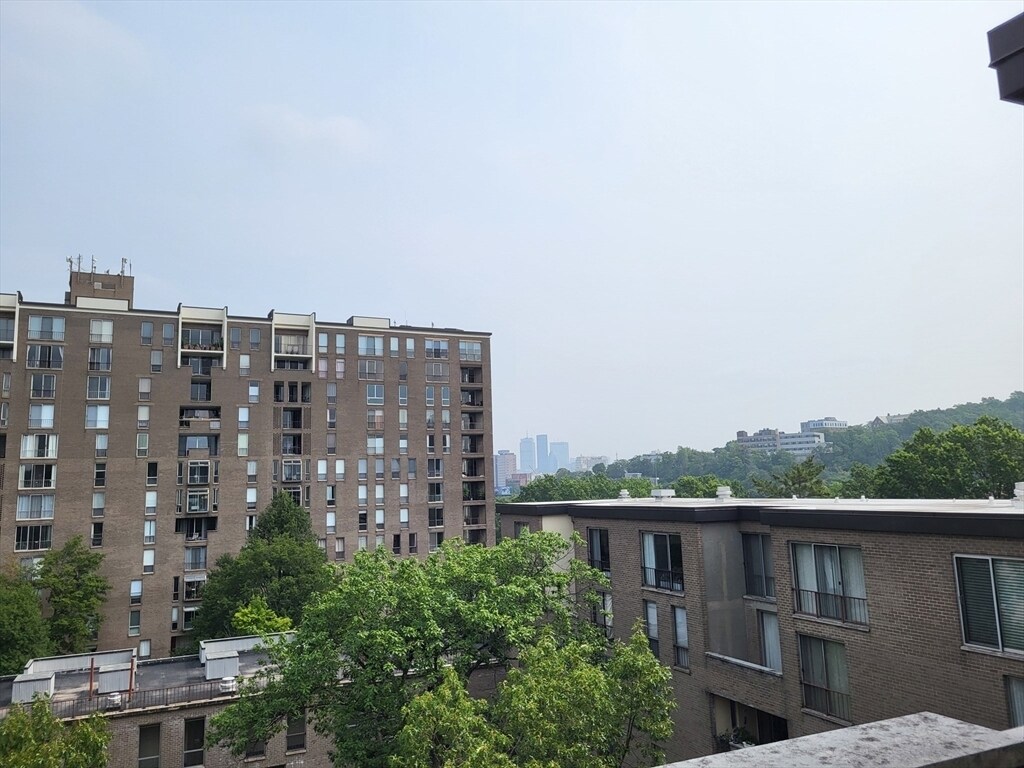 Building Photo - 99 Pond Ave
