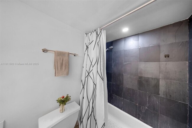 Building Photo - 1000 West Ave