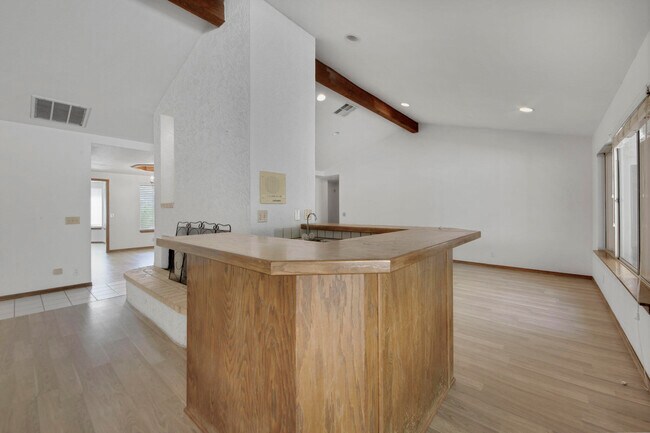 Building Photo - 2503 Brentwood Dr