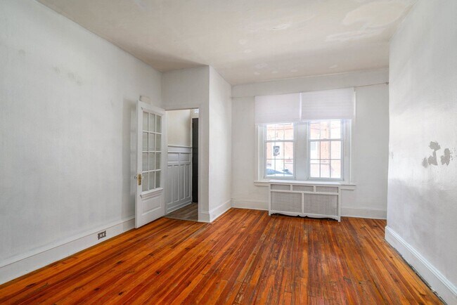 Building Photo - 2341 S Woodstock St