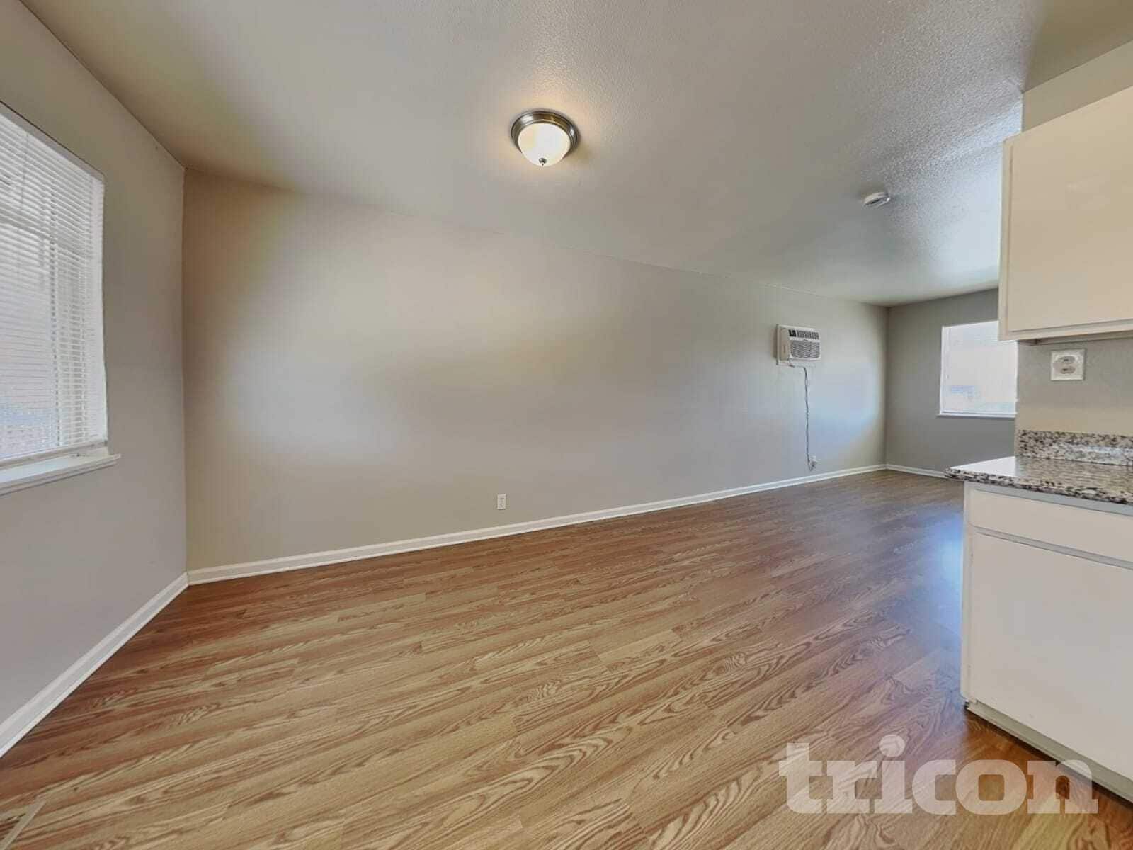 Building Photo - 1001 Akard Dr