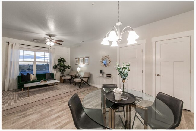 Building Photo - Beautiful 3 Bd, 2 Ba Condo with Garage Parking