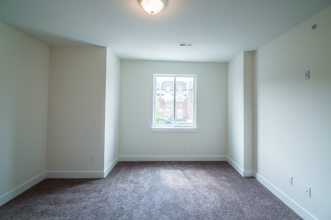 Building Photo - 411 N 34th St
