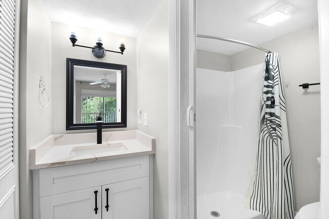 Building Photo - 3266 SE Aster Ln