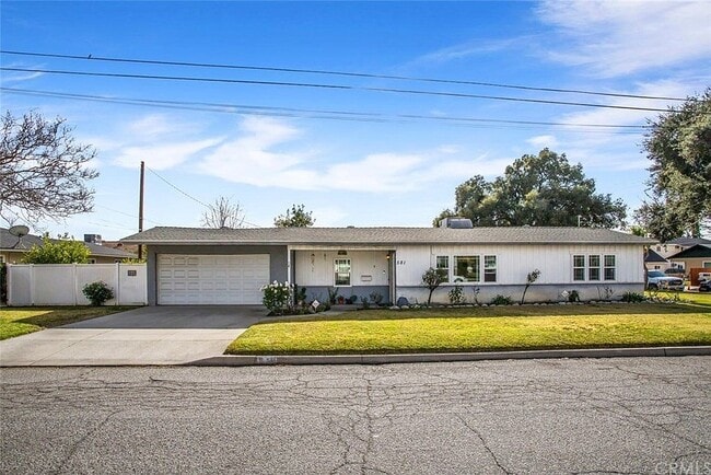 Building Photo - 581 W 29th St