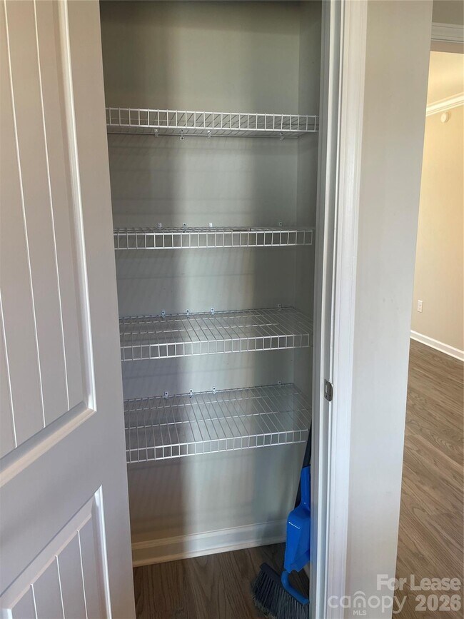 Building Photo - 2909 Old Field Rd