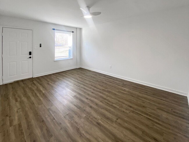 Building Photo - Charming & Updated 1-Bedroom Home with Mod...