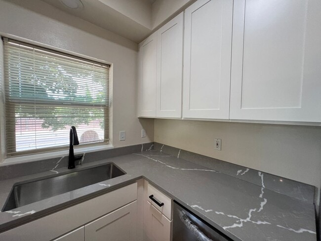 Building Photo - 409/411 S 58th Street