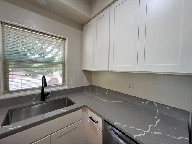 Building Photo - Ash Creek 409