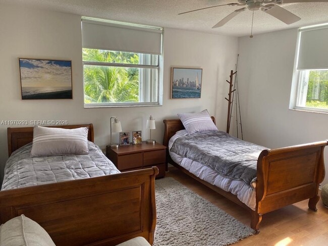 Building Photo - 210 Seaview Dr