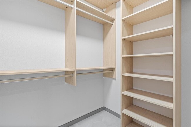 Building Photo - 6000 Shepherd Mountain Cove