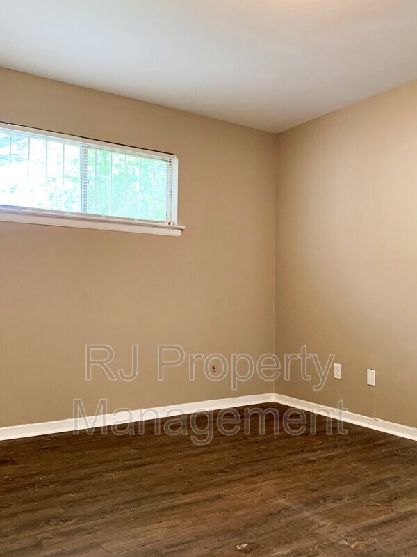 Building Photo - 2093 Jefferson Ave