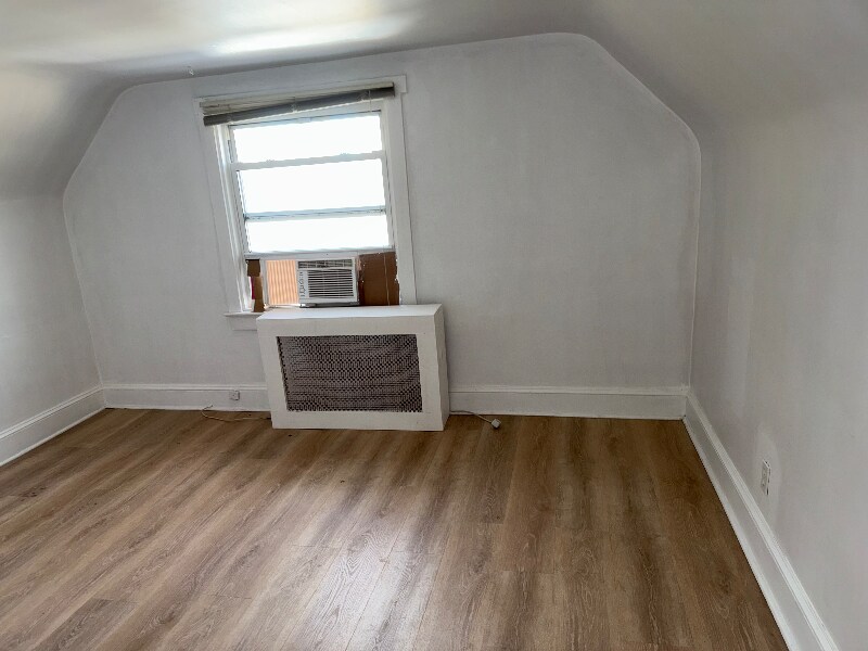 Building Photo - 564 S Main St