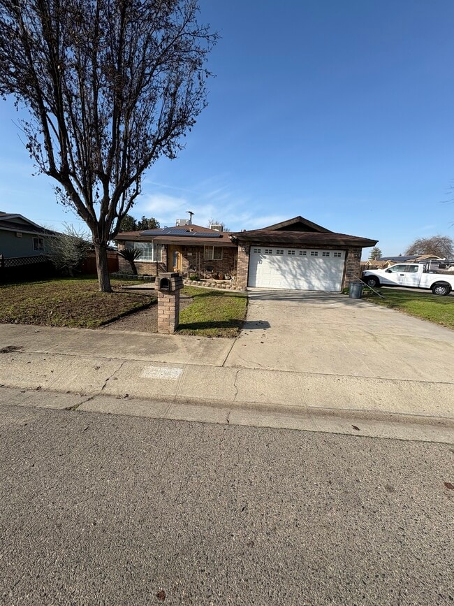 Primary Photo - 797 S Amber St