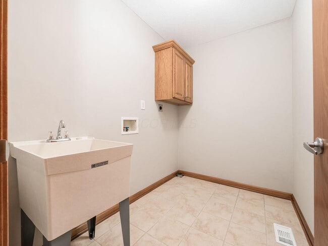 Building Photo - 532 Radcliff Dr