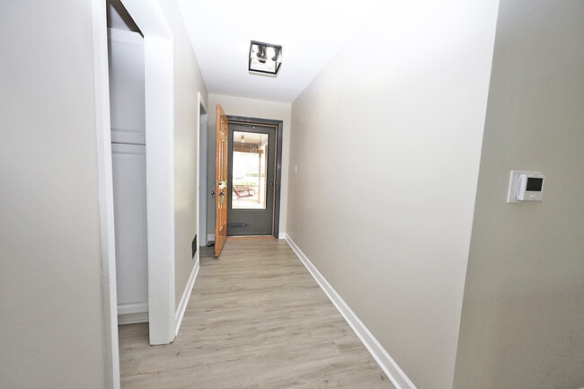 Building Photo - 661 Sycamore Dr