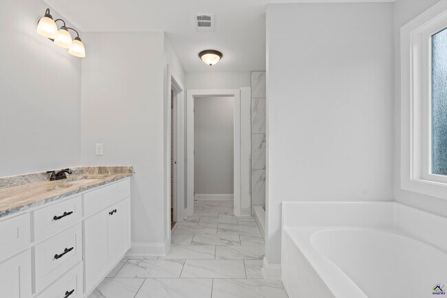 Building Photo - 168 Camden Way