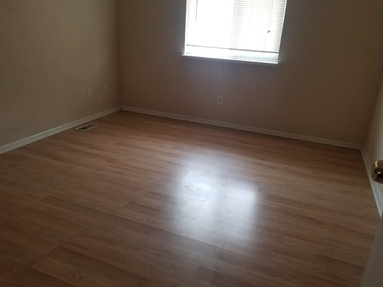 Building Photo - 3483 Foxridge Dr