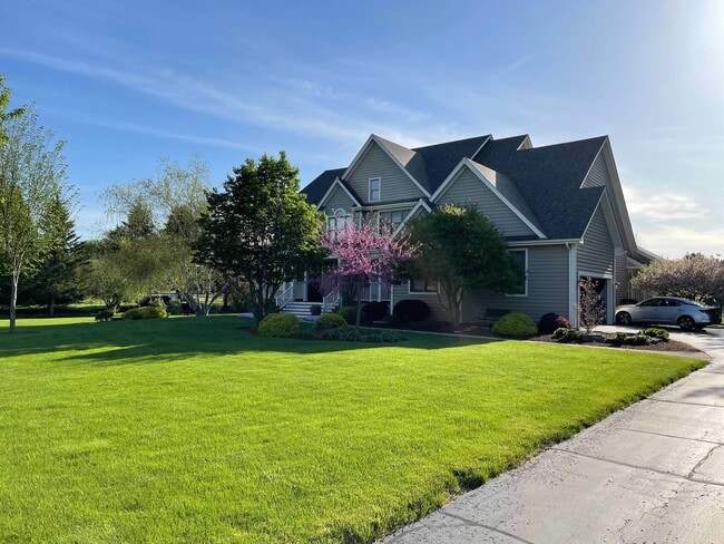 Building Photo - 5N701 Courcival Ln