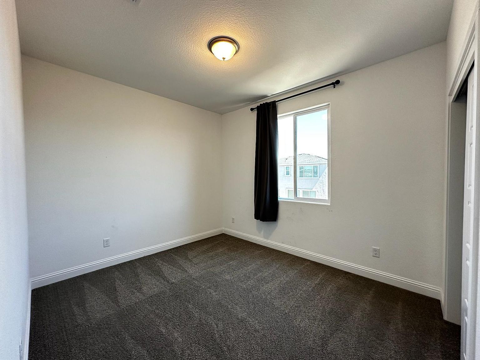 Building Photo - 2458 Fidalgo Way