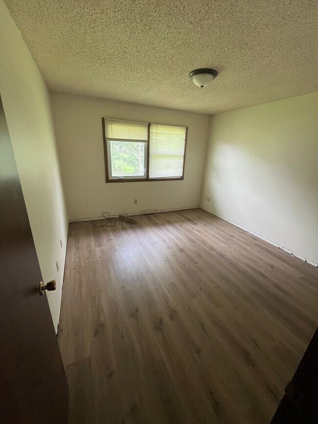 Building Photo - 2221-2221 Davis St