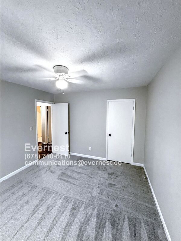 Building Photo - 4060 Day Trail S